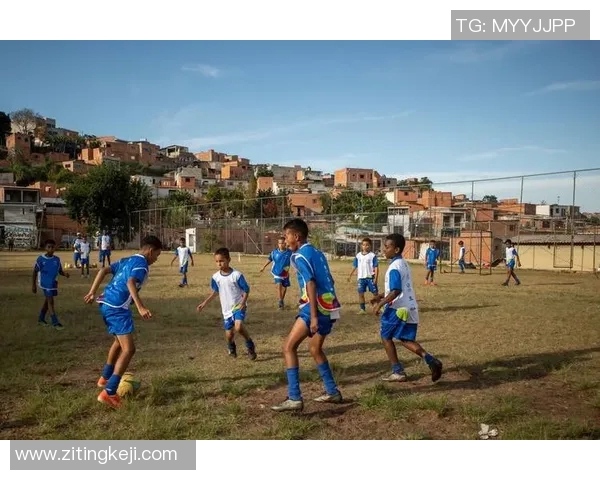 足球明星在美国的生活揭秘:从绿茵场到日常生活的精彩瞬间与挑战